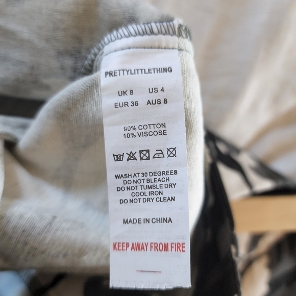 Pretty Little Thing Grey camo print cargo trousers size 4 NWT - Picture 8 of 8